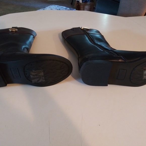 New in box Michael Kors Boots - Picture 2 of 4